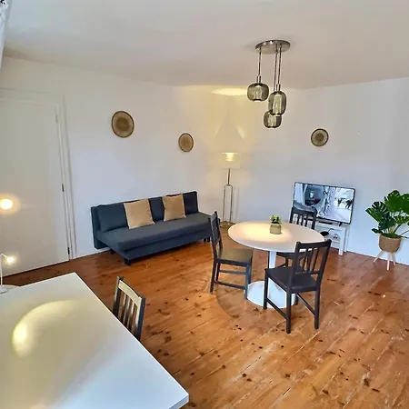 Wonderhost, Entree Historique Sur La